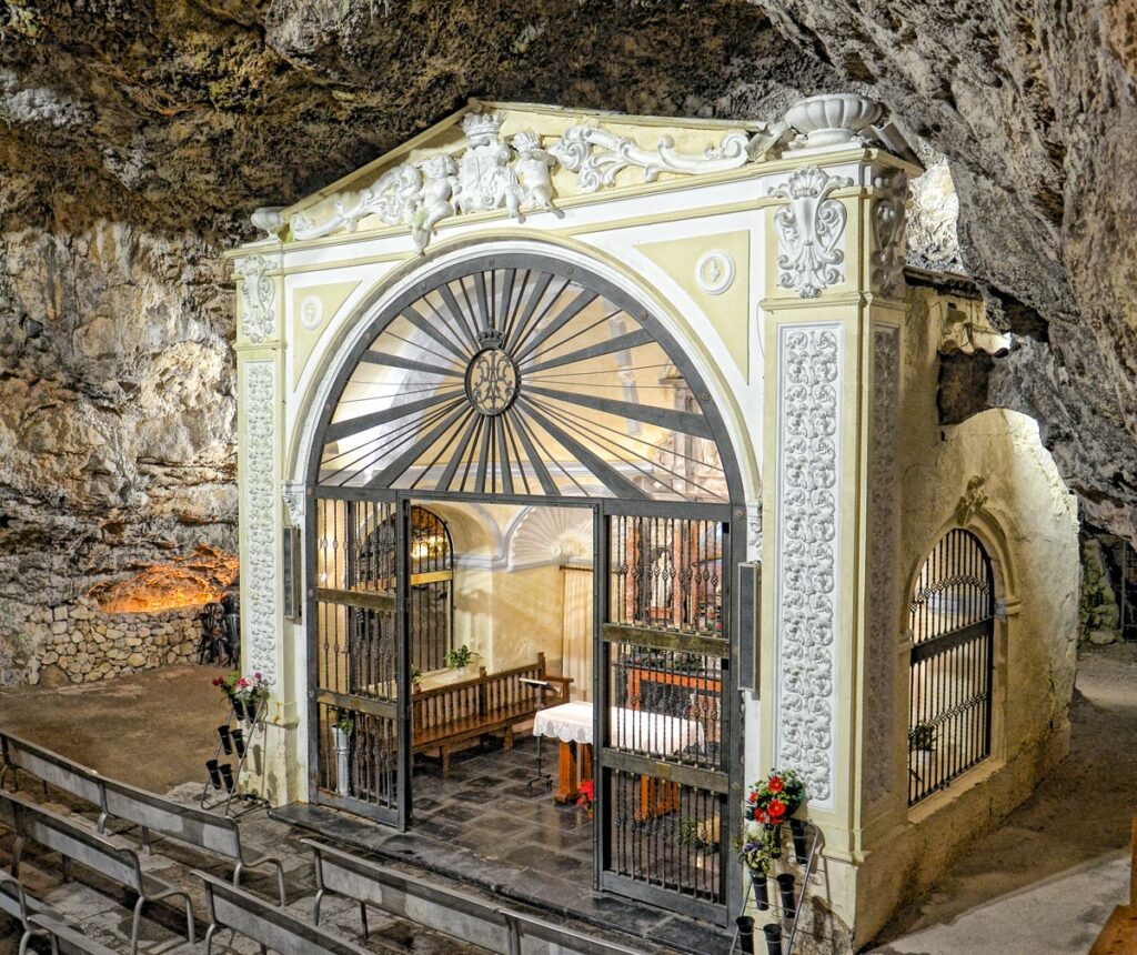 Santuario de la Cueva Santa de Altura